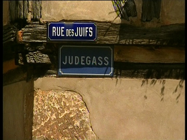 plaque indiquant le nom de la rue des juifs en alsacien
